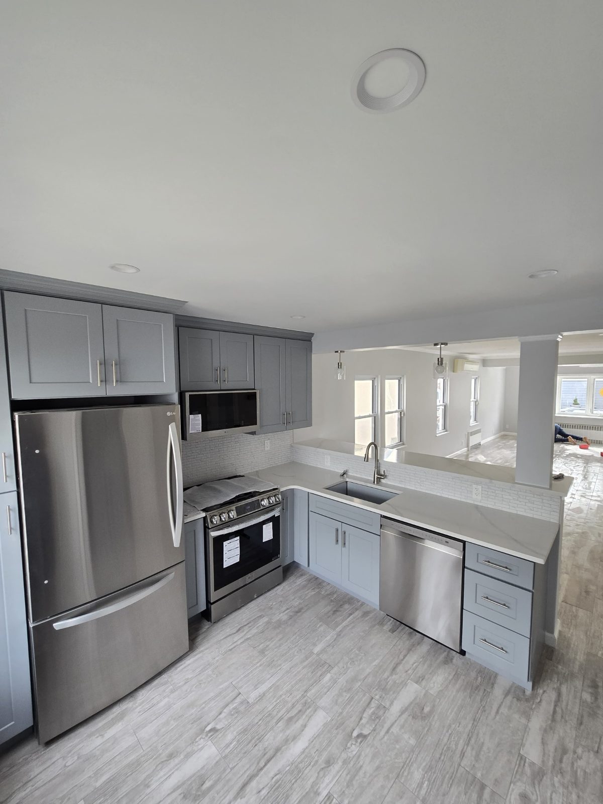 Gray shaker kitchen, Kitchens project by A.D.J Contractors in New York City